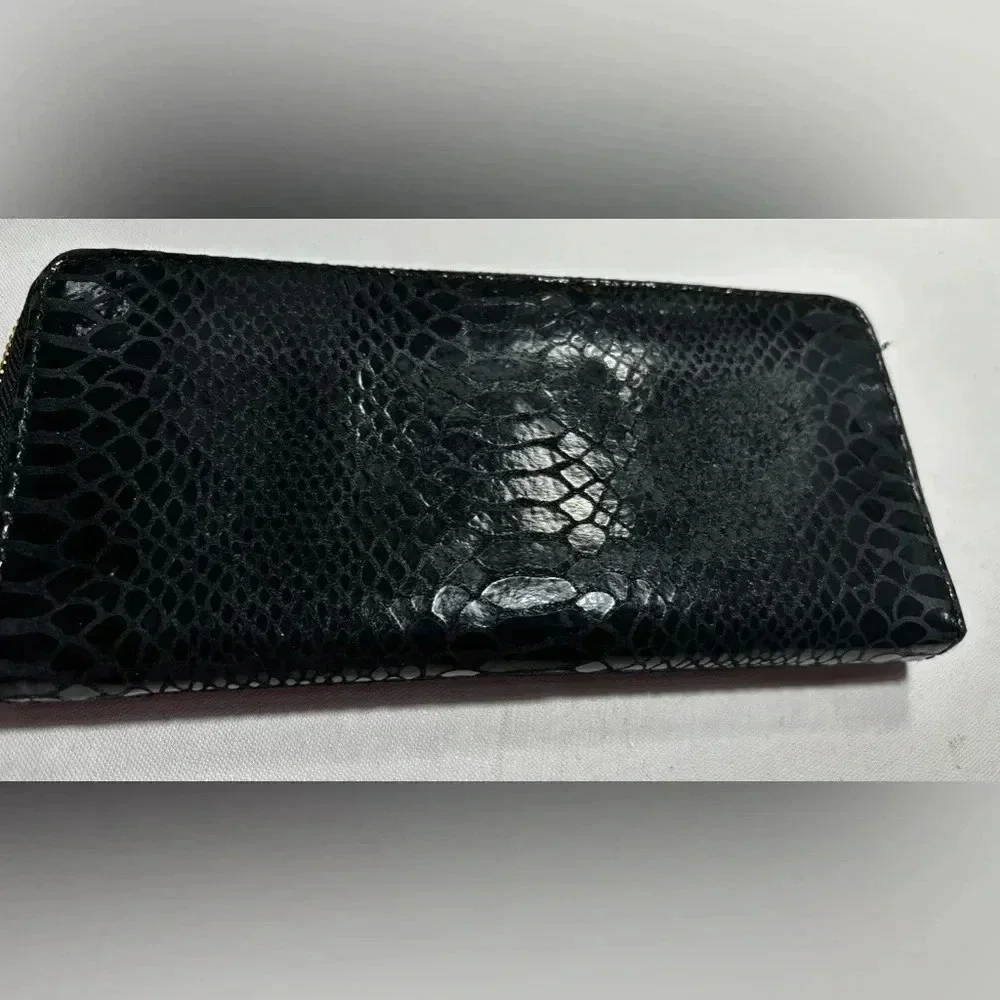 Michael Kors zippy wallet
